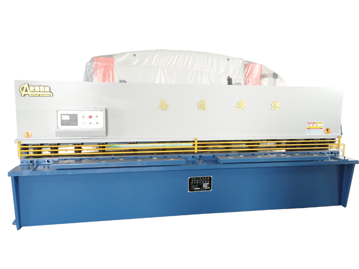 QC12K數(shù)控?cái)[式剪板機(jī)